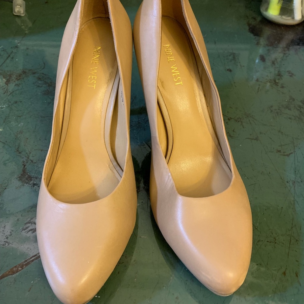 Tan Nine West pumps